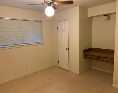 114 Stone Canyon Drive - Photo Thumbnail 9