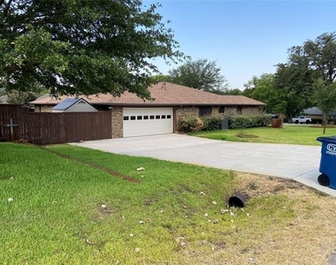 114 Stone Canyon Drive - Photo Thumbnail 32