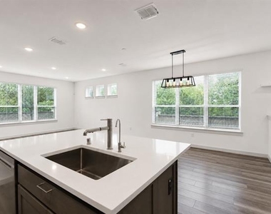 1751 Montgomery Drive - Photo Thumbnail 9