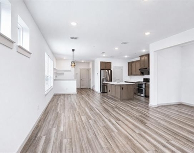 1751 Montgomery Drive - Photo Thumbnail 2