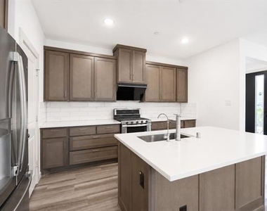 1751 Montgomery Drive - Photo Thumbnail 10