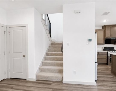 1751 Montgomery Drive - Photo Thumbnail 14
