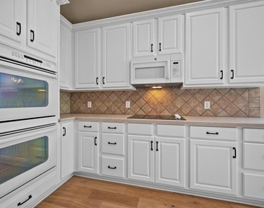 4617 Kingsway Lane - Photo Thumbnail 13