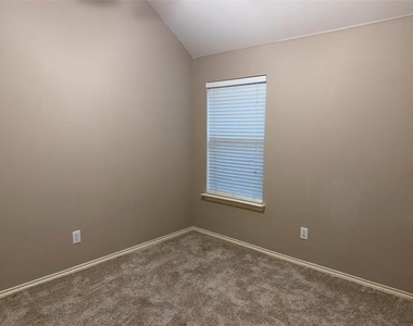 4617 Kingsway Lane - Photo Thumbnail 26