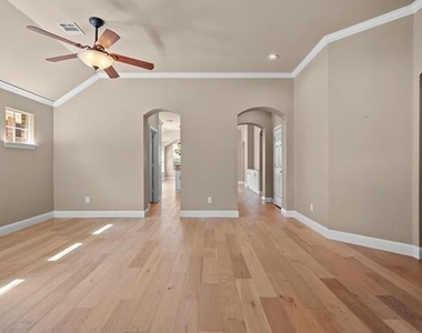 4617 Kingsway Lane - Photo Thumbnail 7