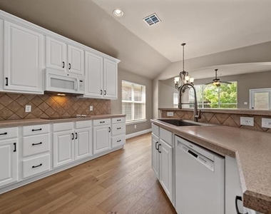 4617 Kingsway Lane - Photo Thumbnail 12