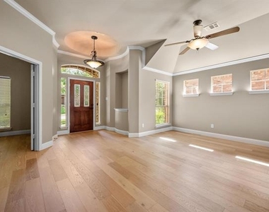 4617 Kingsway Lane - Photo Thumbnail 5