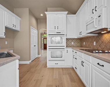 4617 Kingsway Lane - Photo Thumbnail 10