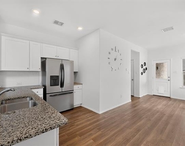 2285 Obsidian Drive - Photo Thumbnail 6