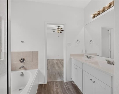 2285 Obsidian Drive - Photo Thumbnail 11