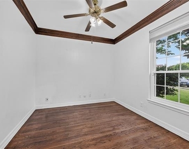 5900 Atlanta Drive - Photo Thumbnail 11