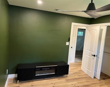 607 Cain Street - Photo Thumbnail 6