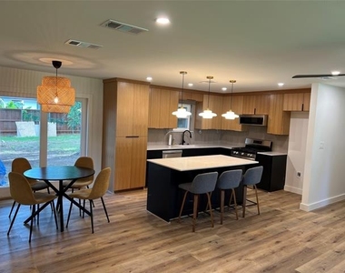 607 Cain Street - Photo Thumbnail 1