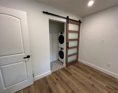 607 Cain Street - Photo Thumbnail 14