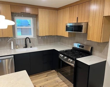 607 Cain Street - Photo Thumbnail 4
