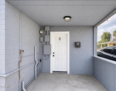 5913 W Palmaire Avenue - Photo Thumbnail 1