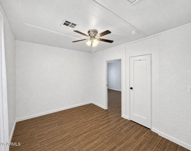 5913 W Palmaire Avenue - Photo Thumbnail 12