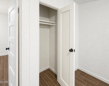 5913 W Palmaire Avenue - Photo Thumbnail 5
