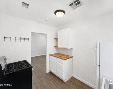 5913 W Palmaire Avenue - Photo Thumbnail 16
