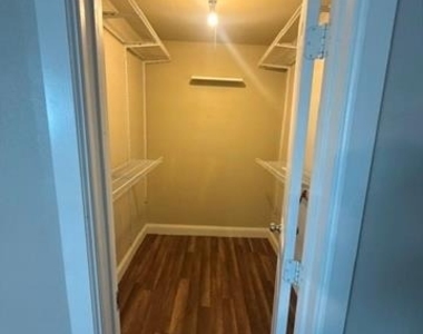 607 Glen Rock Place - Photo Thumbnail 8