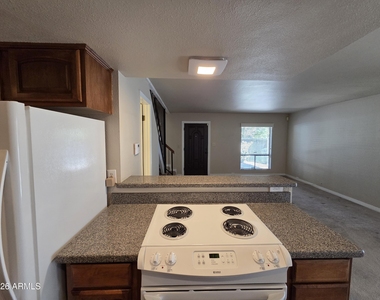 1809 E Frier Drive - Photo Thumbnail 8