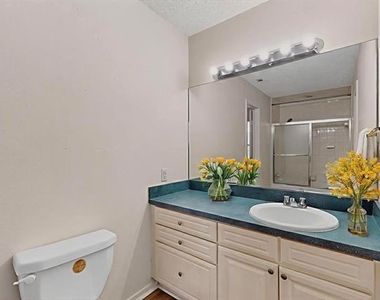5322 Columbia Avenue - Photo Thumbnail 8