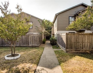 5322 Columbia Avenue - Photo Thumbnail 10