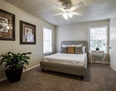 5322 Columbia Avenue - Photo Thumbnail 9