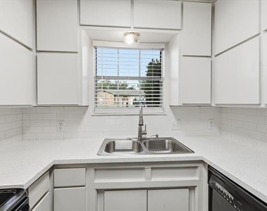 6540 Bernadine Drive - Photo Thumbnail 7