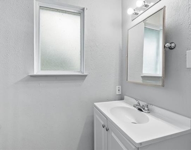 6540 Bernadine Drive - Photo Thumbnail 10