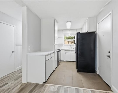 6540 Bernadine Drive - Photo Thumbnail 6
