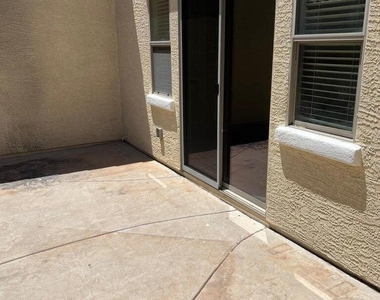 4661 E Laurel Avenue - Photo Thumbnail 22