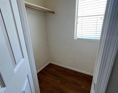 4661 E Laurel Avenue - Photo Thumbnail 14