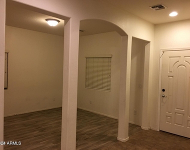 4661 E Laurel Avenue - Photo Thumbnail 2