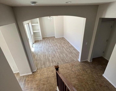 4661 E Laurel Avenue - Photo Thumbnail 10
