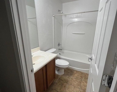 4661 E Laurel Avenue - Photo Thumbnail 24