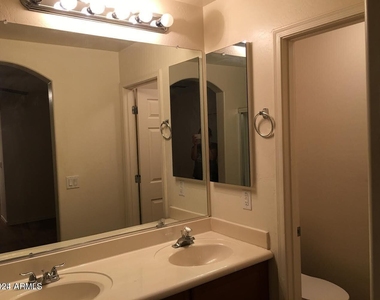 4661 E Laurel Avenue - Photo Thumbnail 18