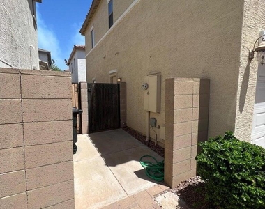 4661 E Laurel Avenue - Photo Thumbnail 17