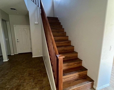 4661 E Laurel Avenue - Photo Thumbnail 4