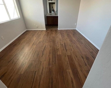 4661 E Laurel Avenue - Photo Thumbnail 28