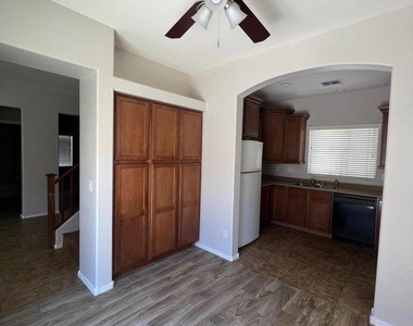 4661 E Laurel Avenue - Photo Thumbnail 8