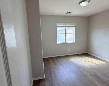 4661 E Laurel Avenue - Photo Thumbnail 36