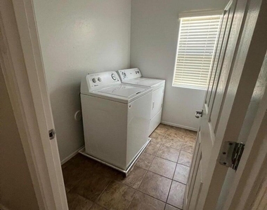 4661 E Laurel Avenue - Photo Thumbnail 25