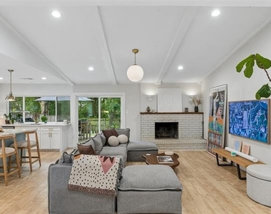 3818 Ruidosa Avenue - Photo Thumbnail 6