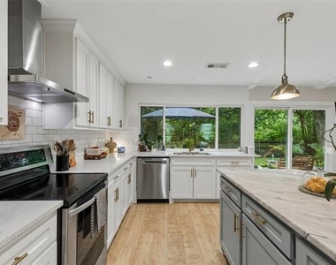 3818 Ruidosa Avenue - Photo Thumbnail 12