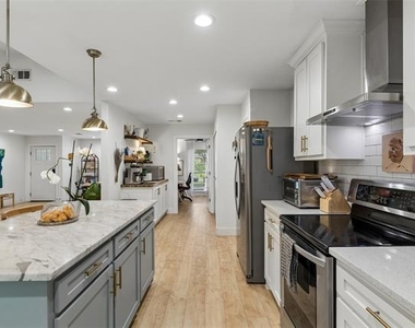 3818 Ruidosa Avenue - Photo Thumbnail 11