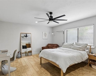 3818 Ruidosa Avenue - Photo Thumbnail 18