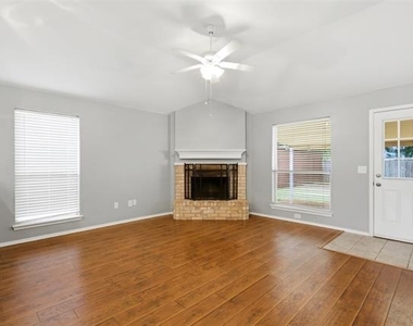 243 Lake Travis Drive - Photo Thumbnail 4