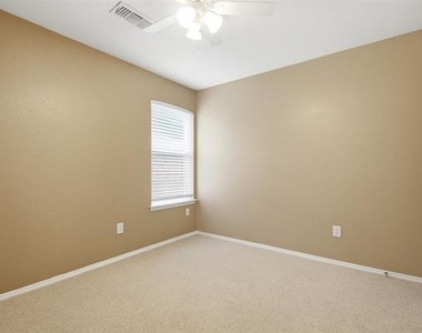 243 Lake Travis Drive - Photo Thumbnail 17