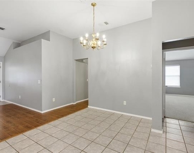 243 Lake Travis Drive - Photo Thumbnail 10